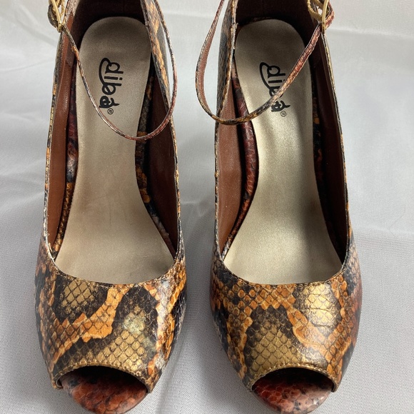 Diba Shoes - Diba Snakeskin design heels size 6.5